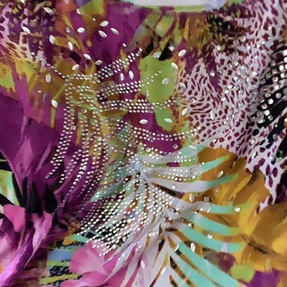 T|O top plus size 2X tropical look with lots of stones pretty artwork 💕 - Picture 4 of 10